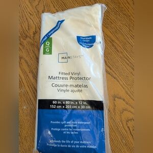 NWT MAINSTAYS Queen Fitted Vinyl Mattress Protector